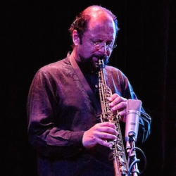 Modirzadeh playing the saxophone; photographer: Walter Wagner